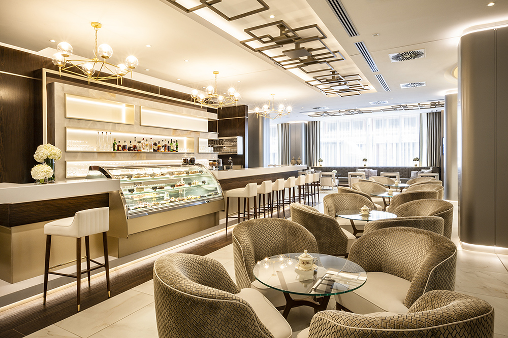 Radisson Blu Béke Hotel_Budapest_Zsolnay Kávéház_luxury hotel