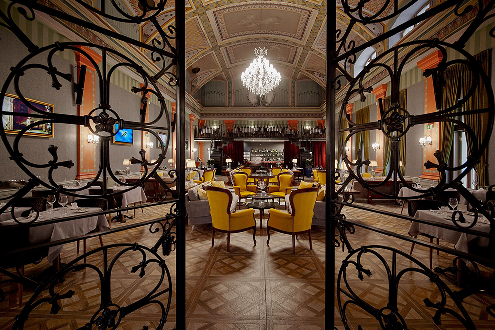 Mystery_Hotel_Budapest_The_Great_Hall_Restaurant__Lounge