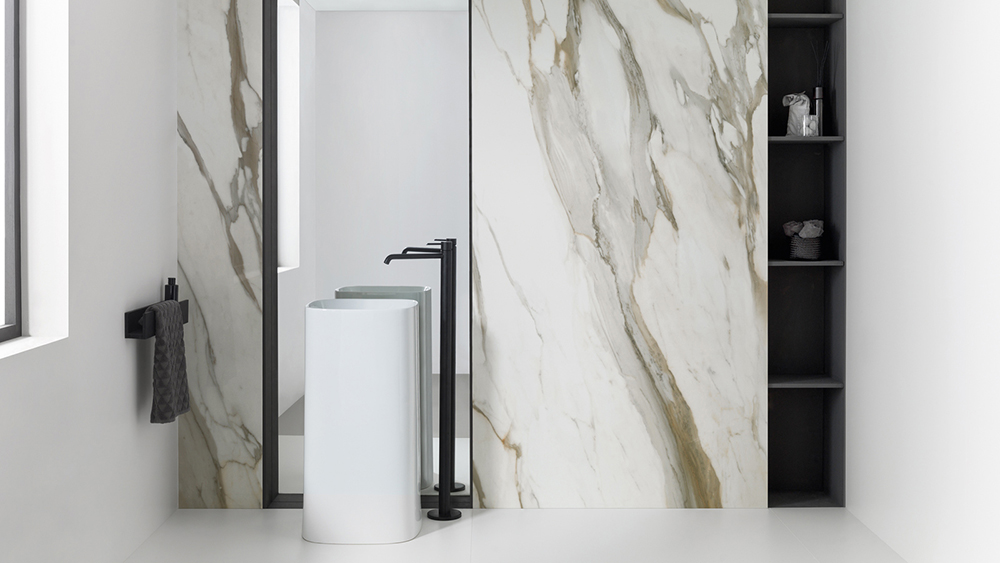 Porcelanosa_Aura Gold_Urbatek_marble_wall covering_márványminta_pattern_falburkolat_porcelán_porcelain