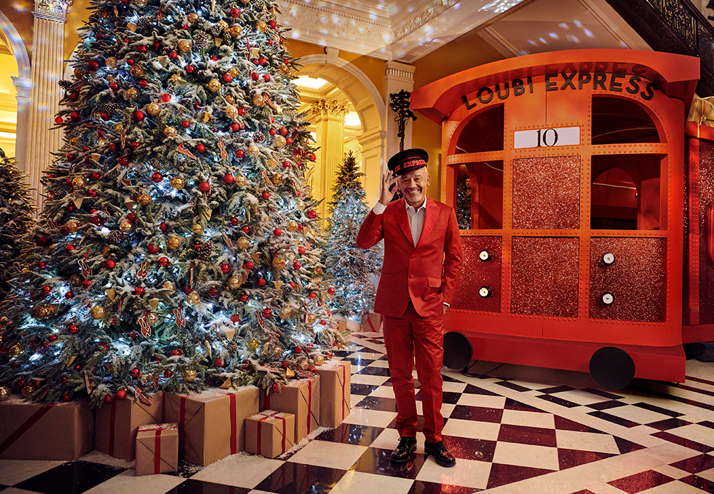Christian Louboutin, Claridge's_2019_Christmas tree_karácsonyfa_luxury hotel_luxushotel_design_train_vonat_express