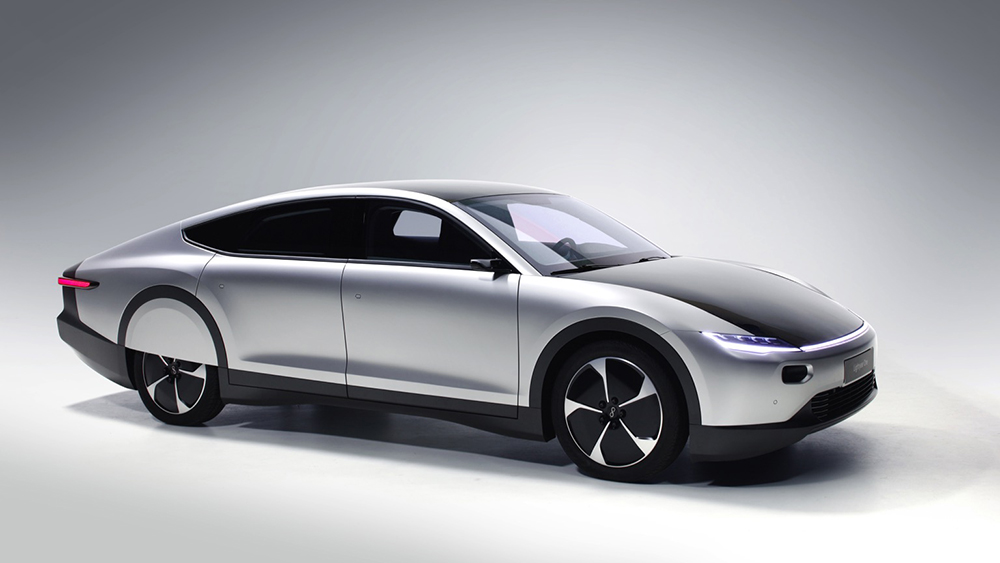 lightyear-one-car-2-napelemes-auto
