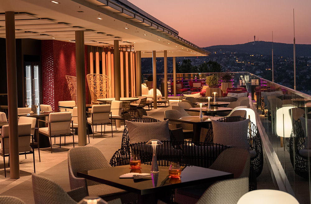 white-raven-skybar-hilton-budapest-restaurant-etterem-3