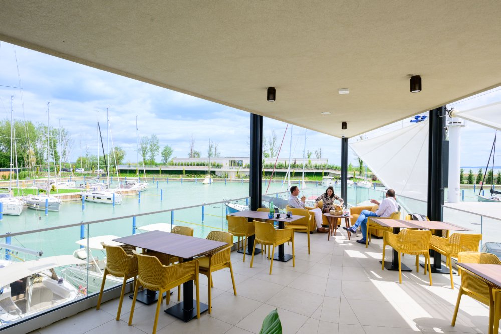 ypsilon-etterem-racz-jeno-alsoors-balaton-yacht-club-jacht-gerendai-karoly-costes-csoport-4