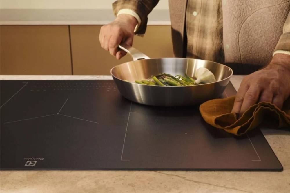 konyhakiallitas-2026-electrolux-saphirmatt